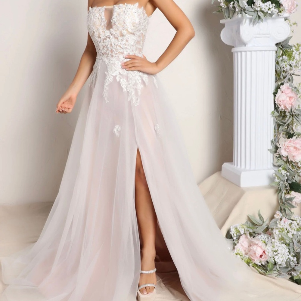 ♥️ PRICE DROP! ♥️ Gorgeous Appliqué Corset Bodice Dress Gown (M)